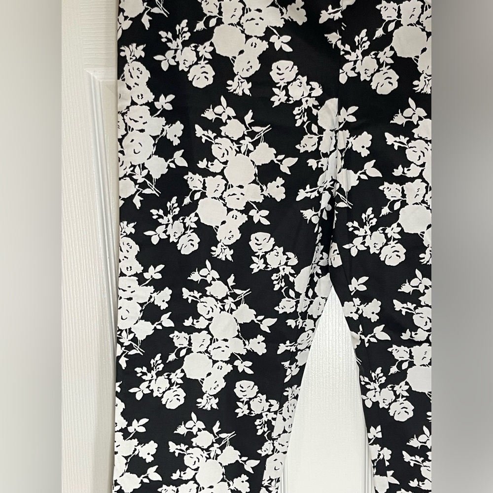 NWT: CHARTER CLUB Black and White Floral Ankle Pants Side Zipper Size 14 - Picture 3 of 8